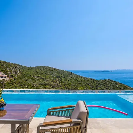 Nevra Villa